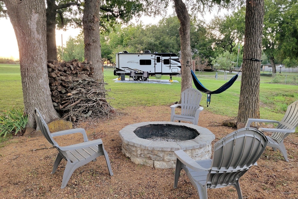 Glamping Getaway with a great view of the pond!