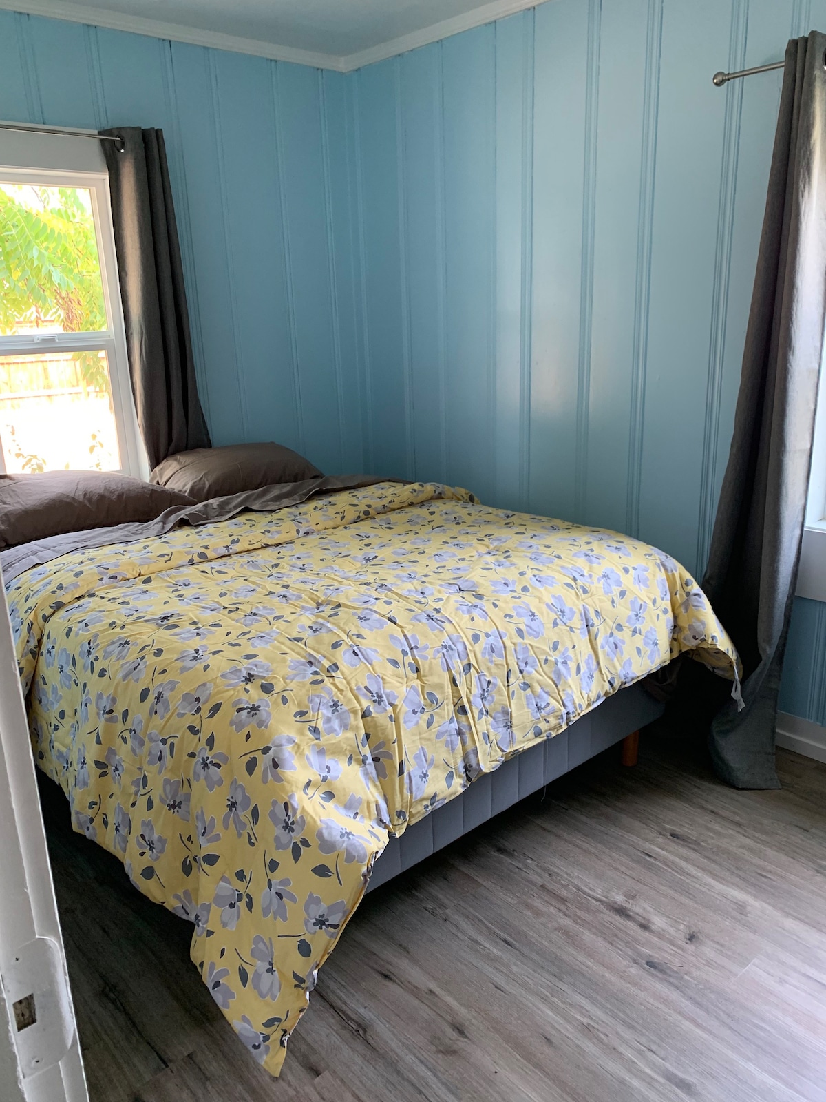 The Blue Bungalow - 2 Bedroom Cottage in Medford