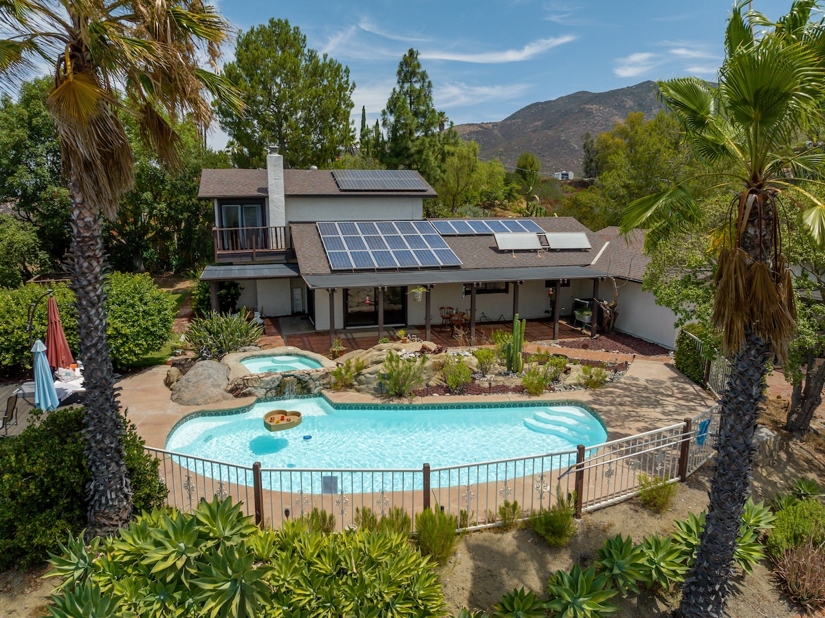 Hilltop 2200sqft Oasis: Pool, Views, BBQ