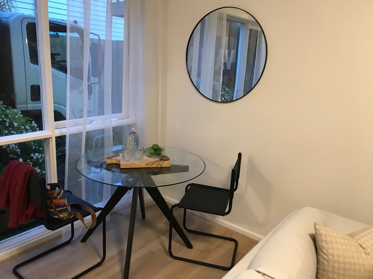 Light filled renovated ,  one bedroom in Elwood