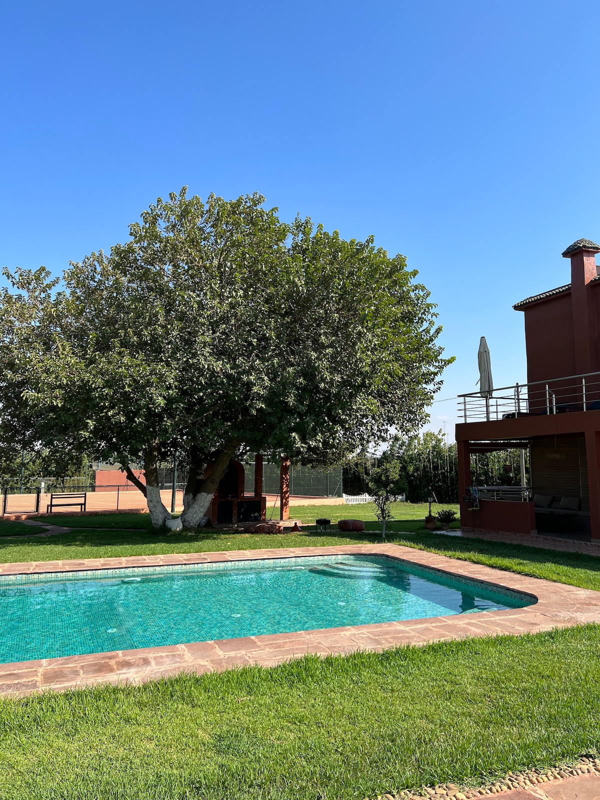 3 bedrooms villa/ Pool and tennis court