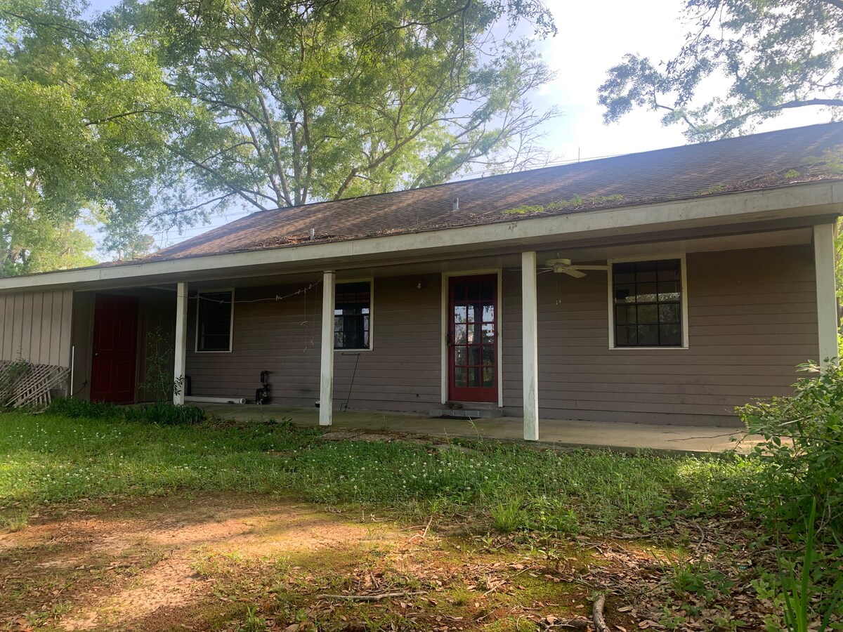 The Old Mauthe Homeplace with Ample Parking