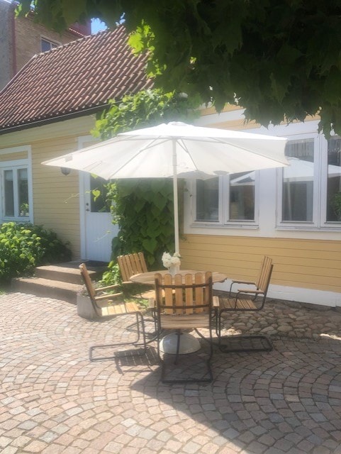 位于卡尔斯桑（ Karlshamn ）市中心的可爱农舍