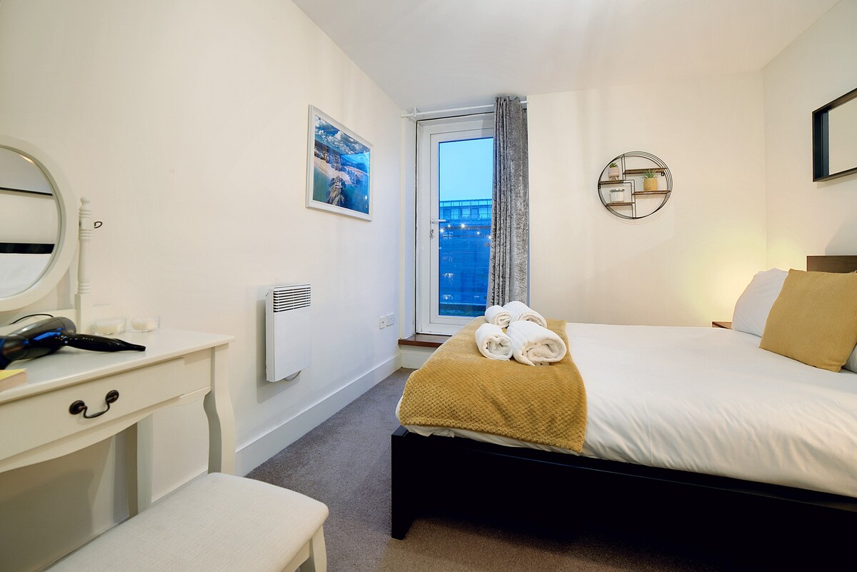 40% Off Monthly Stays Cardiff Bay 1BR Apartment