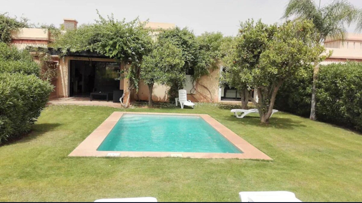 Superbe villa avec jardin et piscine privative