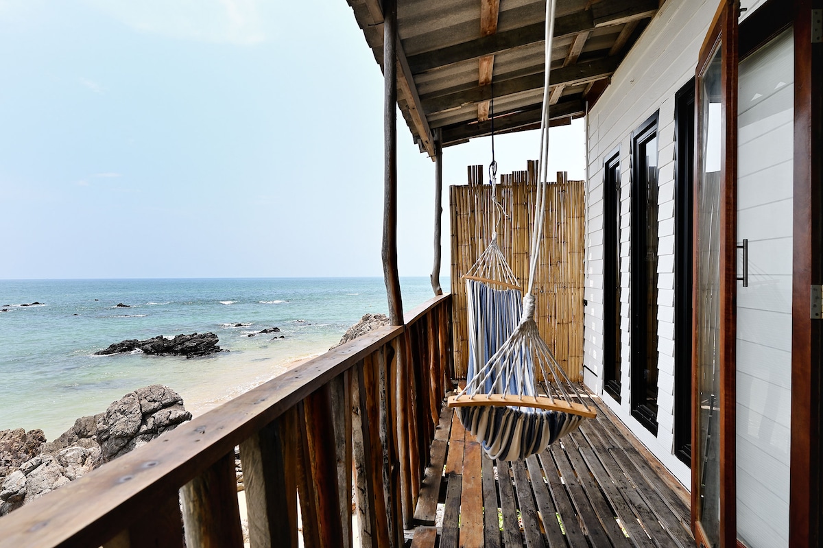 Idyllic Fisherman's Cabin with Panoramic Sea View