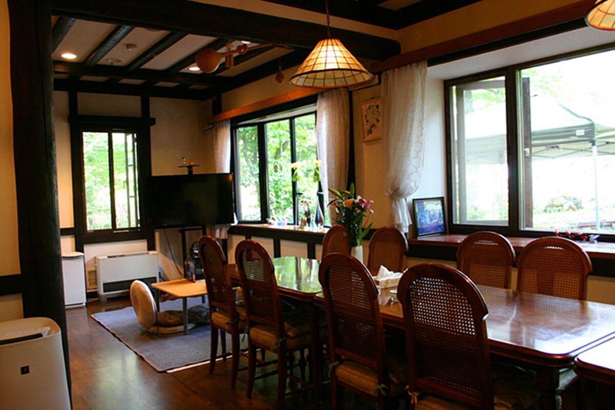 在山中湖畔被森林包围着的非常治愈的旅馆，207西式双人房，是能看到富士山的房间