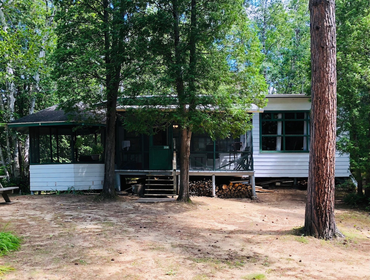 Chalet vert de la Plage Wilson au Lac Saint-Jean