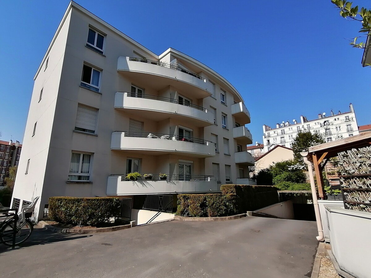 Asnières ：安静的单间公寓，带阳台，靠近地铁