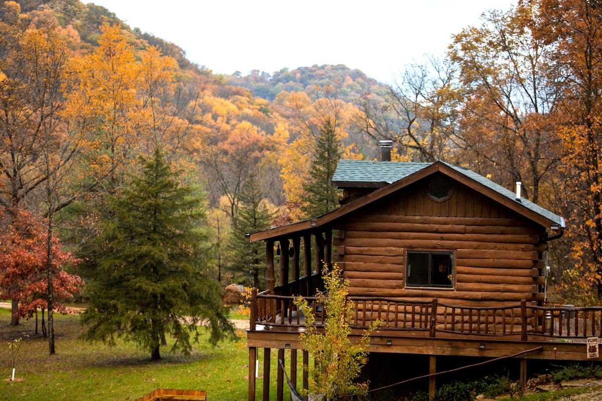 Cozy Log Cabin w/King Bed - Mississippi Getaway