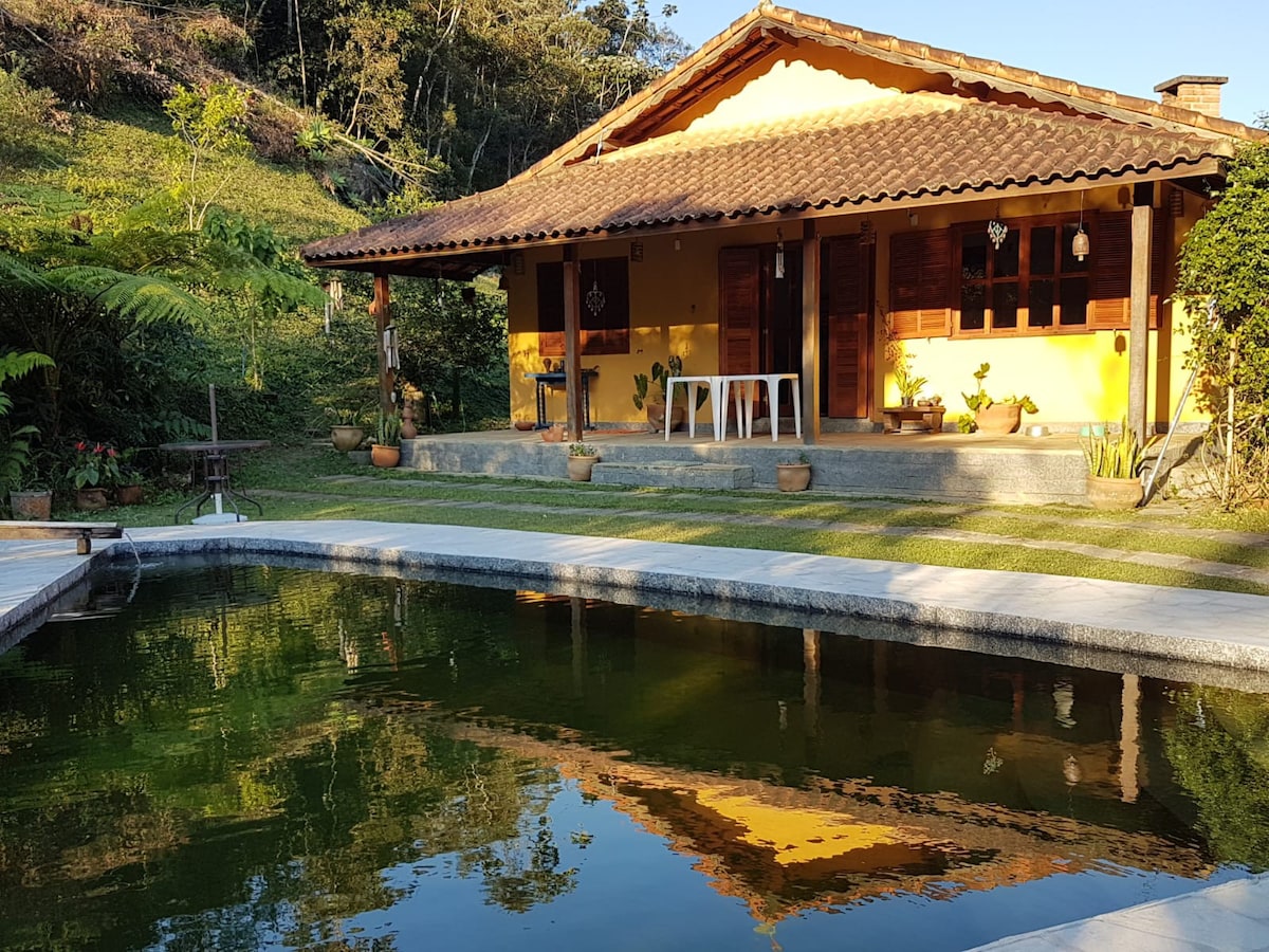 Casa com córregos e piscina natural em Lumiar