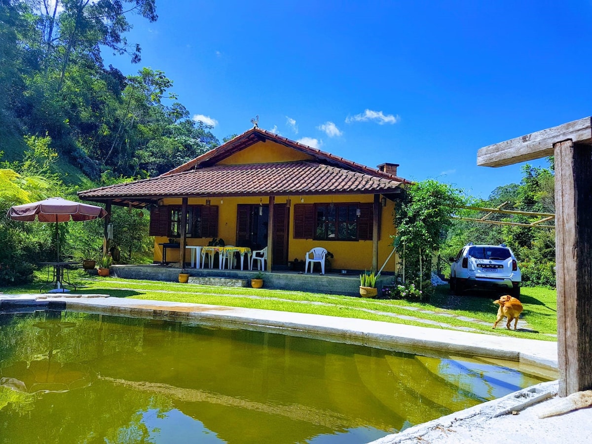 Casa com córregos e piscina natural em Lumiar