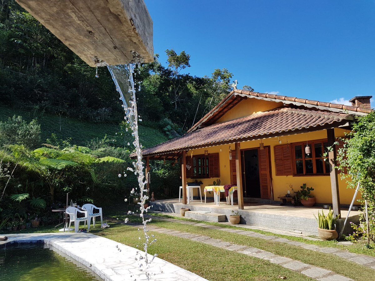 Casa com córregos e piscina natural em Lumiar
