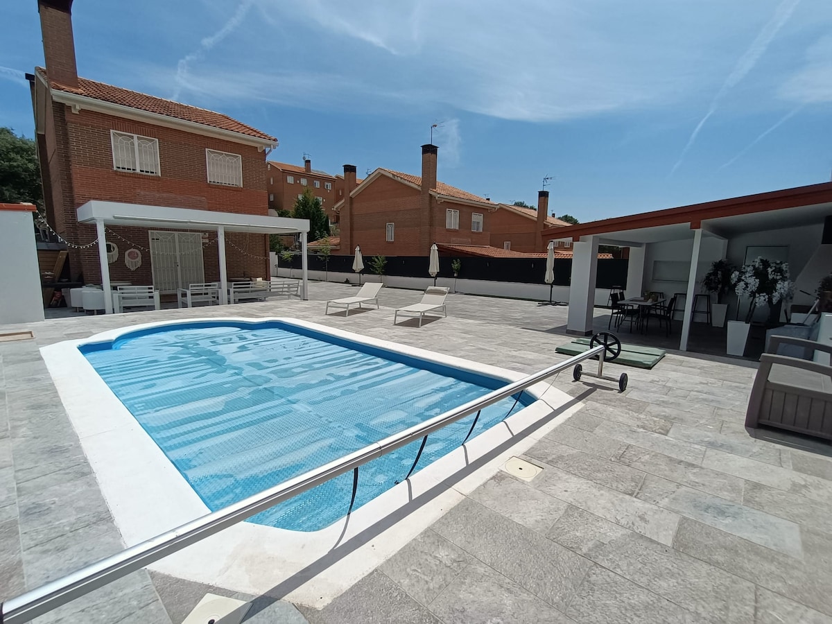 Agradable chalet con piscina