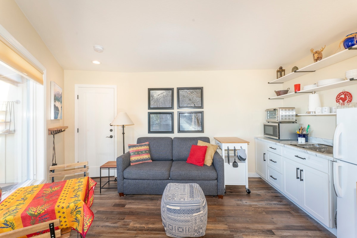 Guest Unit nestled in Redwoods overlooking Pacific