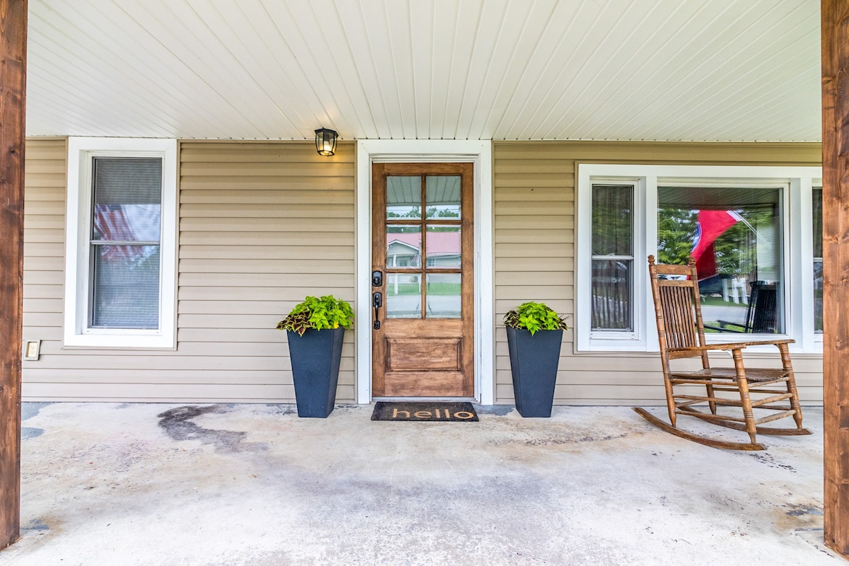 Newly renovated downtown home 2.5 miles from I-40