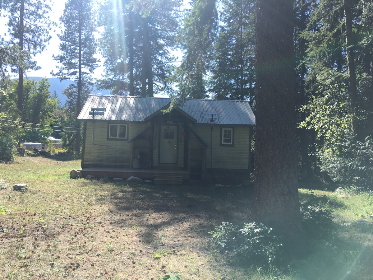 Cozy 1 BDRM Cottage: Welcome to the WinLOVE Shack!