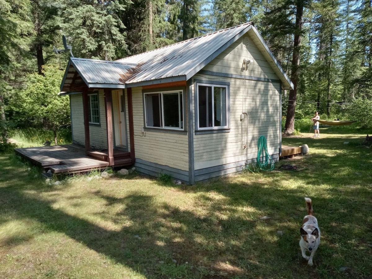 Cozy 1 BDRM Cottage: Welcome to the WinLOVE Shack!
