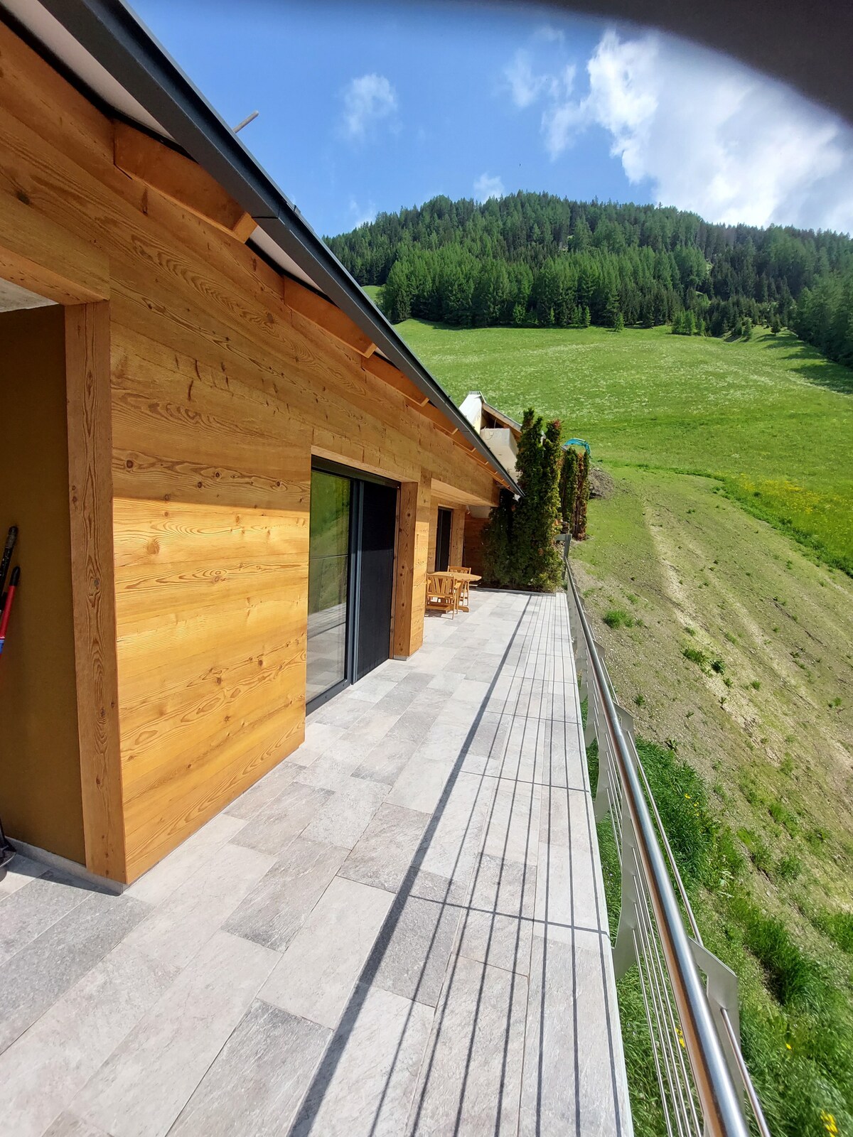 远离喧嚣的度假木屋村庄景观
度假胜地