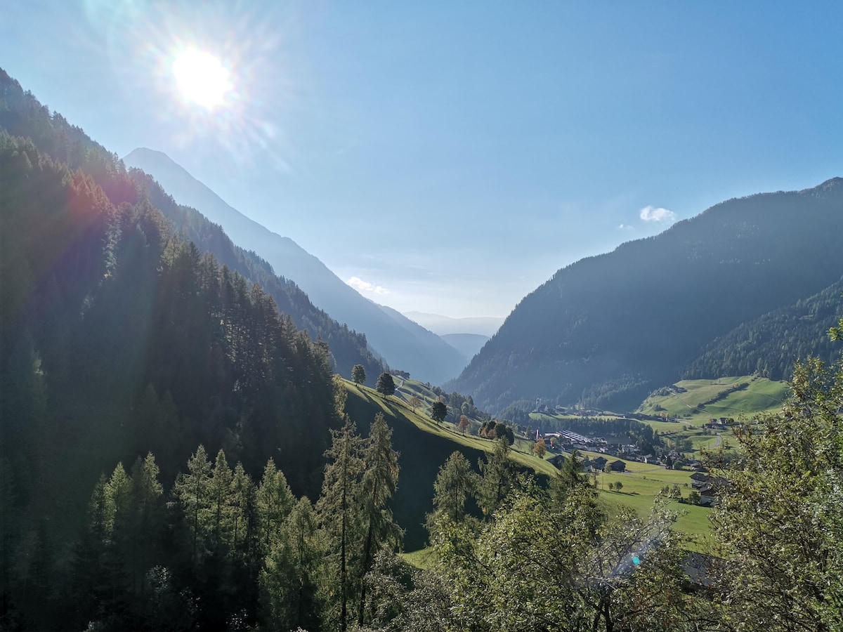 远离喧嚣的度假木屋村庄景观
度假胜地