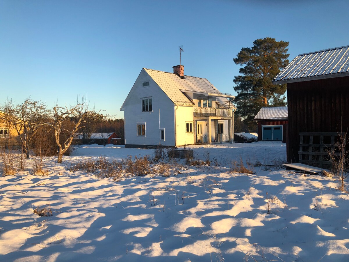 Comfortabel Zweeds huis met sauna en houtkachel.