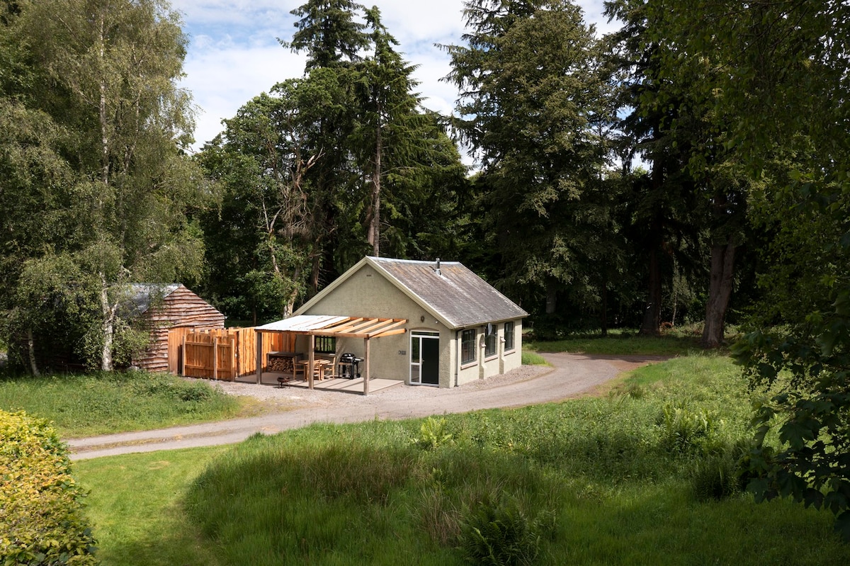 Cosy 2-bedroom Bothy nestled in the woods