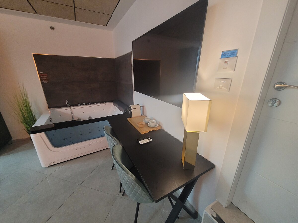 YalaRent Malina Motel– Deluxe Room 10 with Jacuzzi