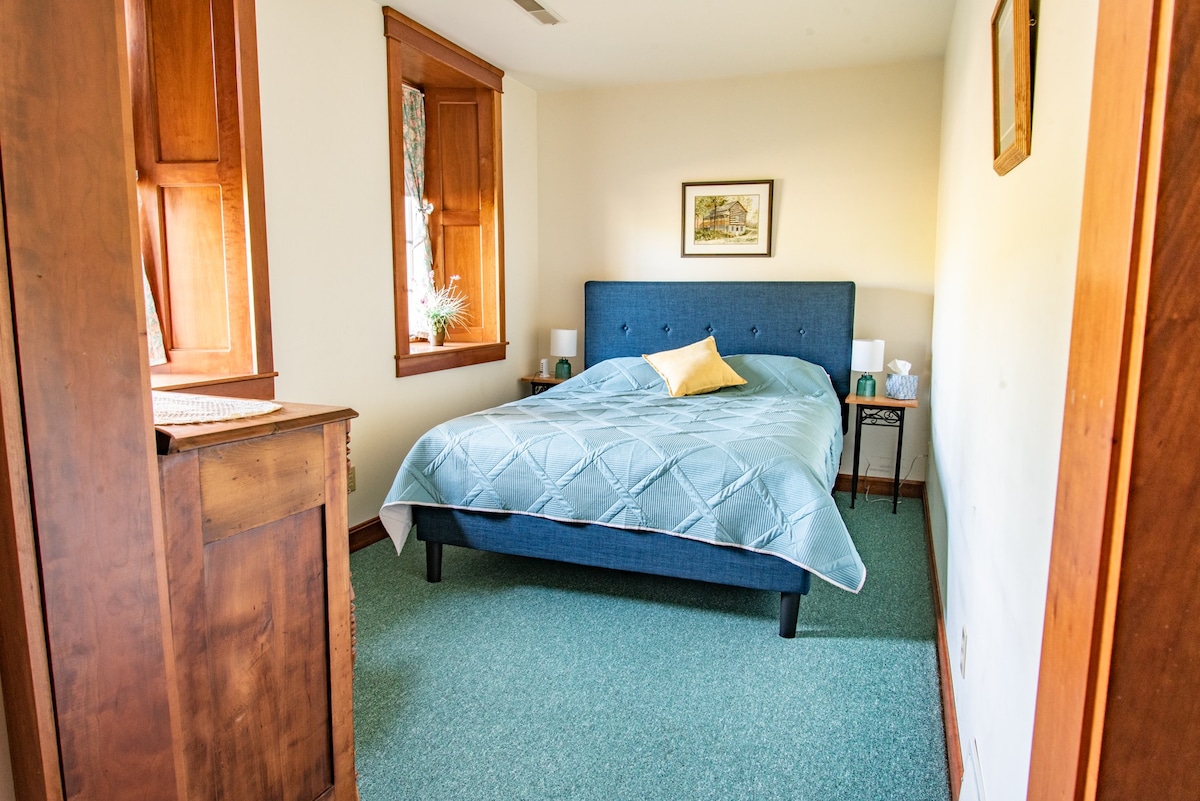 Private Bedroom Suite in Farmhouse Retreat