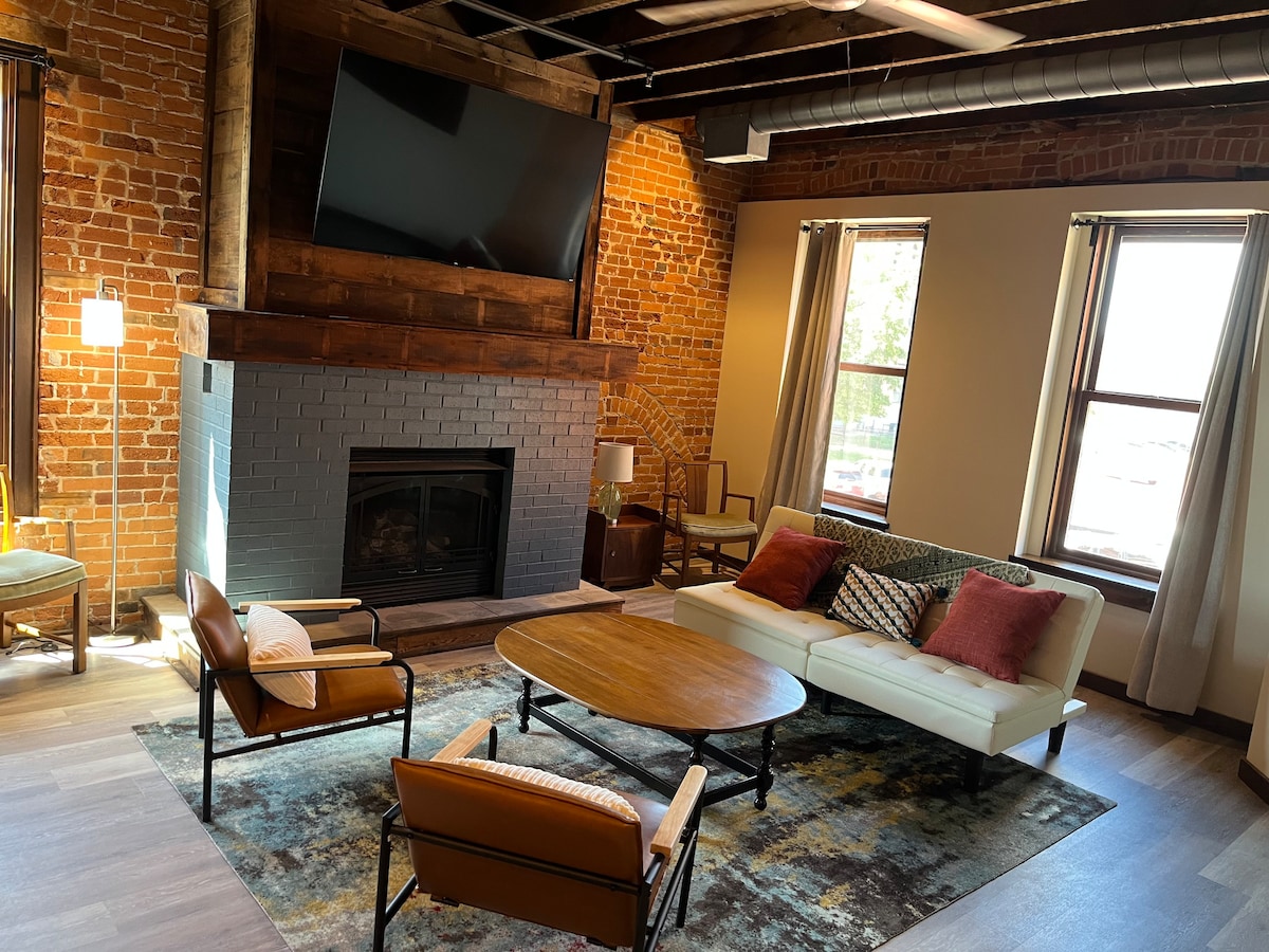 3 Bdrm Loft on the Historic Harrisonville Square