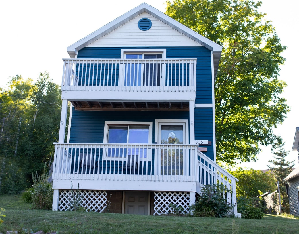 Cozy house with lake view near Marquette