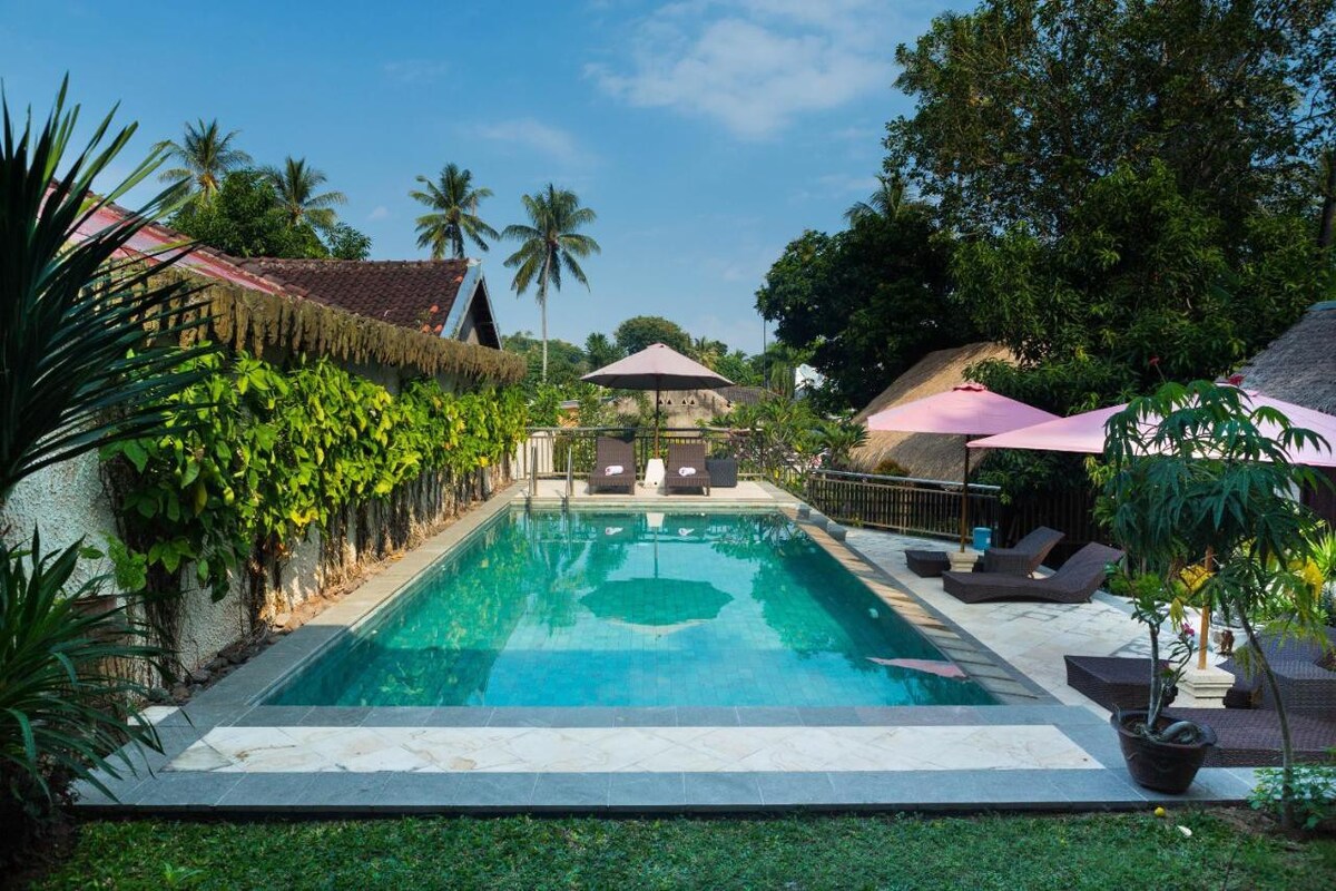 带泳池景观的豪华客房@ Senggigi Cottages Lombok