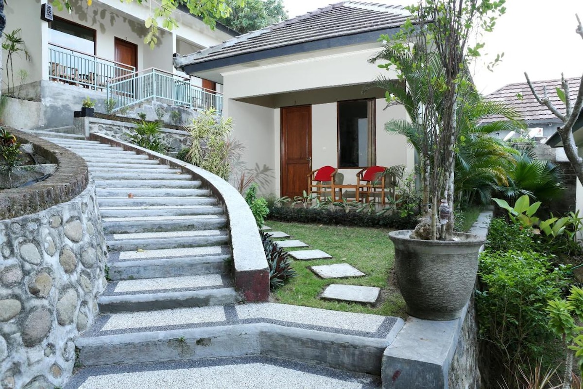 带泳池景观的豪华客房@ Senggigi Cottages Lombok