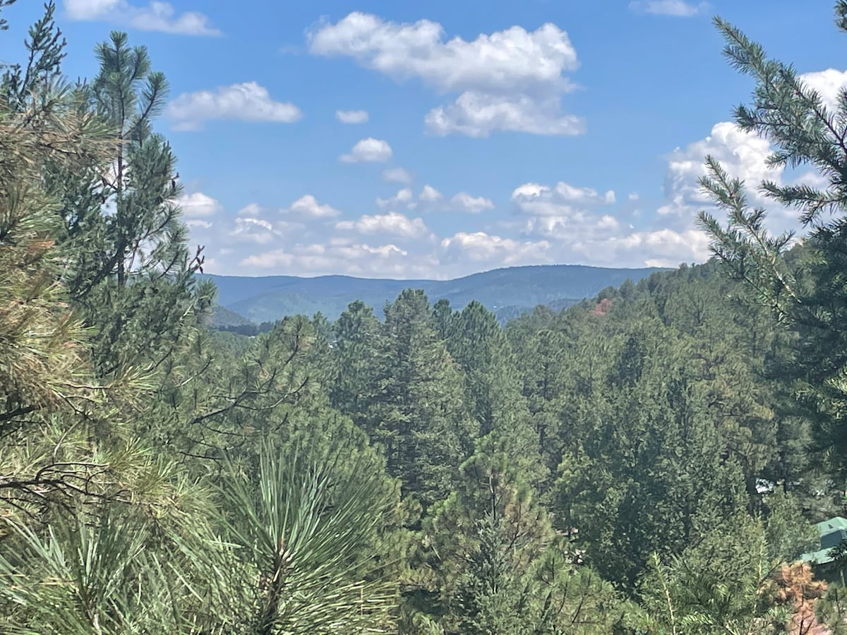 Fawntastic Views - 2BR Cabin w/Hot Tub