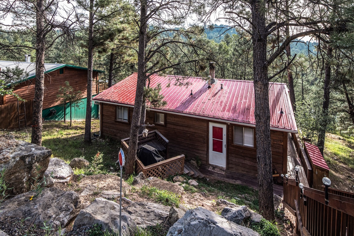 Fawntastic Views - 2BR Cabin w/Hot Tub