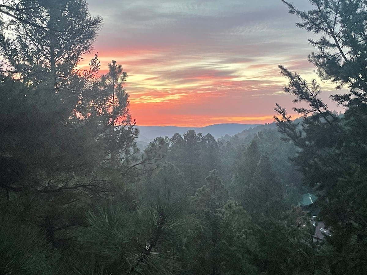 Fawntastic Views - 2BR Cabin w/Hot Tub