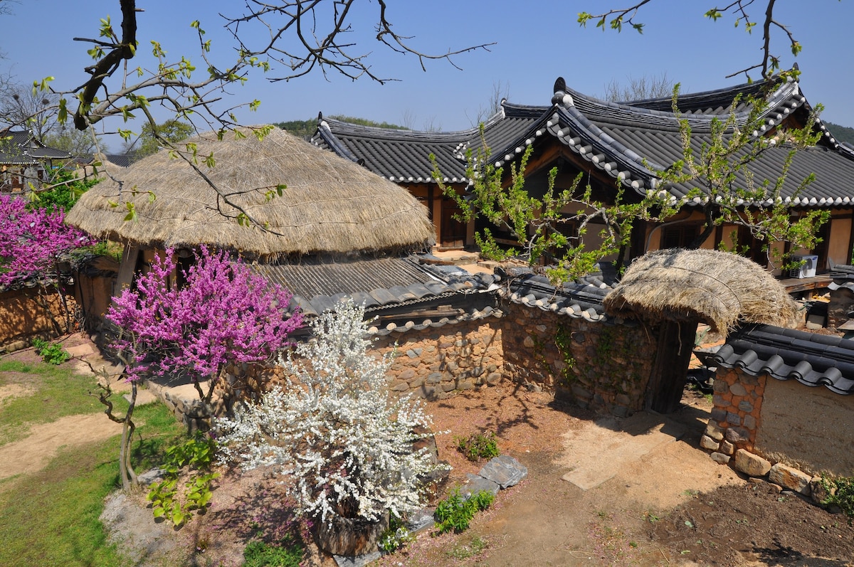 Hahoe Village Hoeje House Love Room