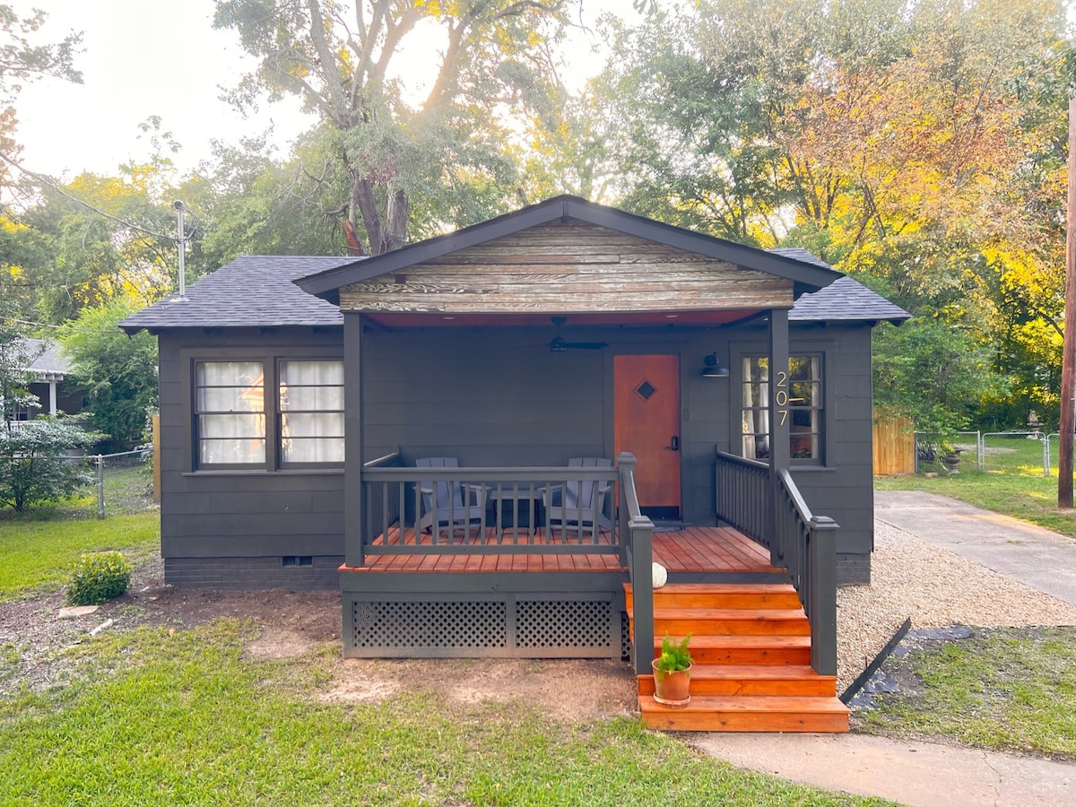 Newly renovated cottage in the historic district