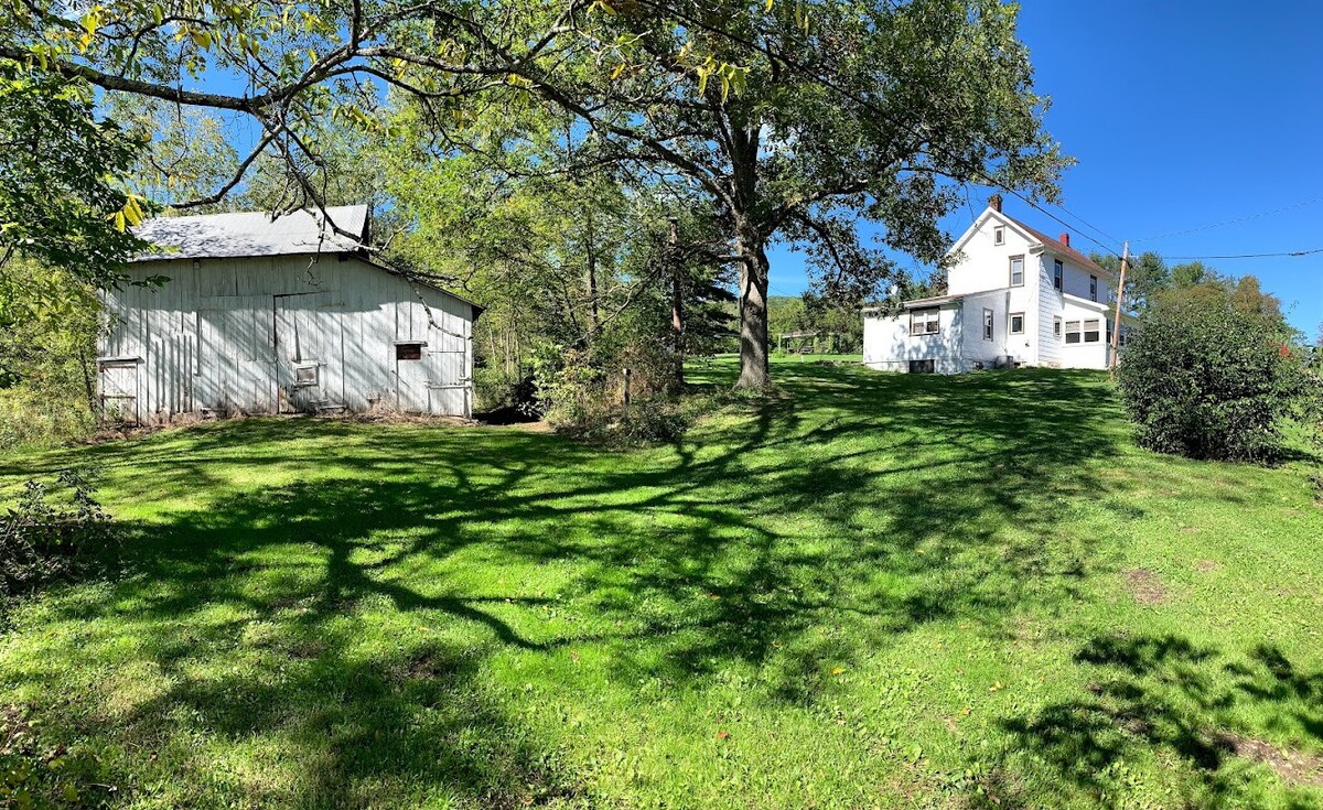 Quiet Farmhouse-Near PSU, Parks, Fishing RailTrail