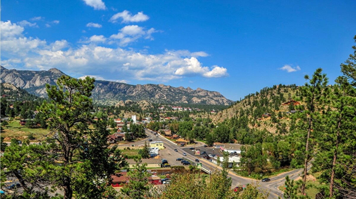 Parkside Studio: Rocky Mountain Retreat