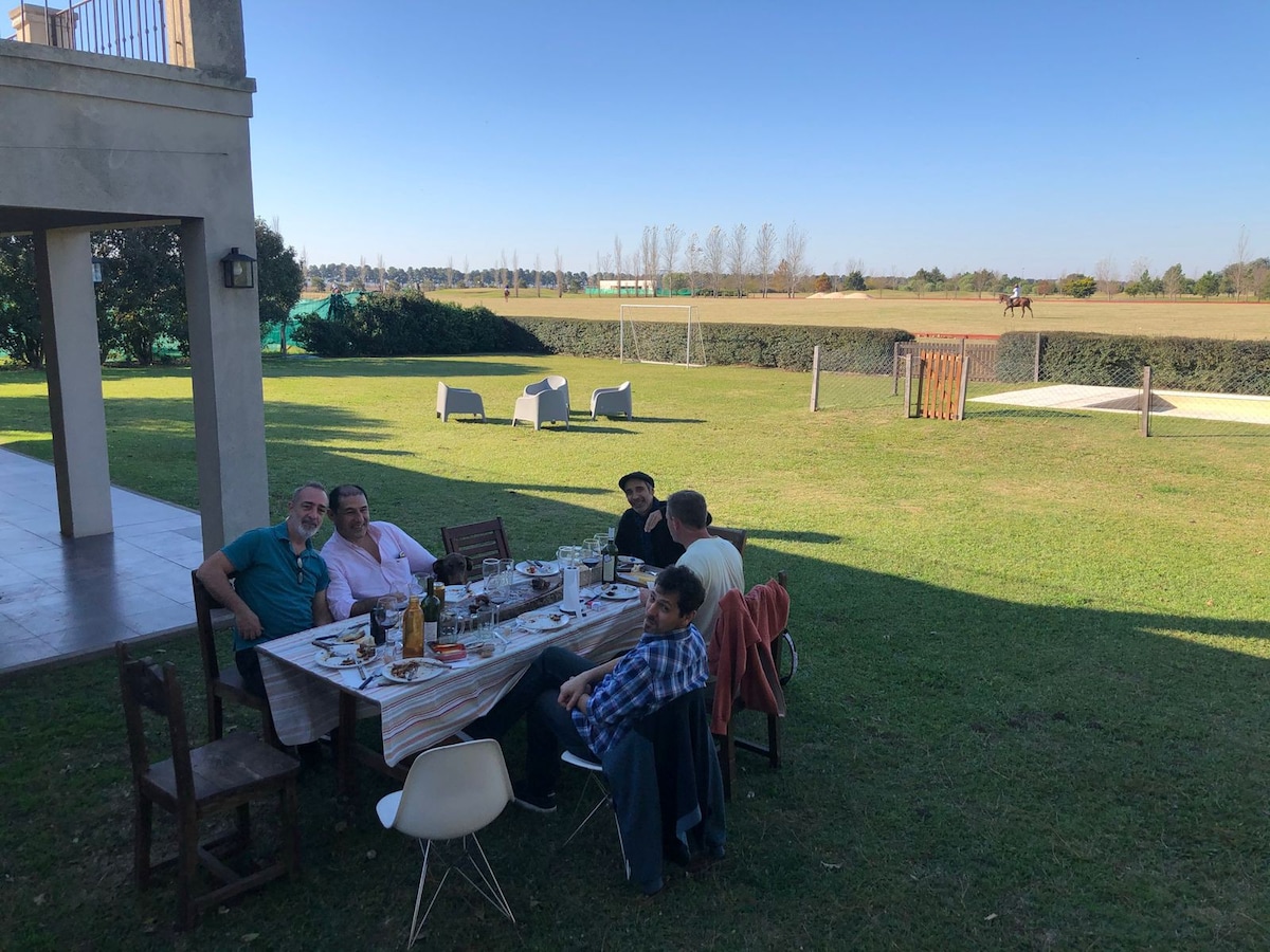 Casona con piscina en Estancia La Rinconada