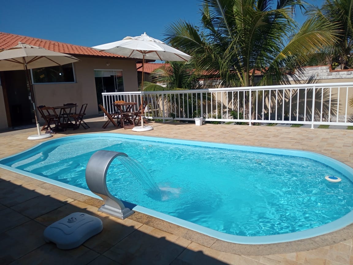 Casa com uma excelente piscina e churrasqueira