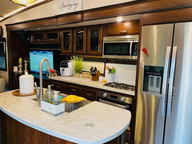 The Pampered Pelican Glampsite ~ Luxury RV