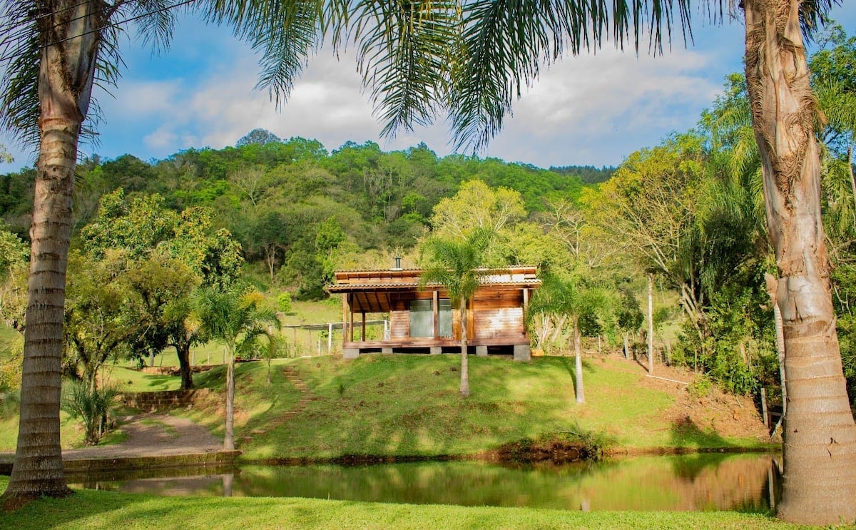 Chalé com linda vista para rio.