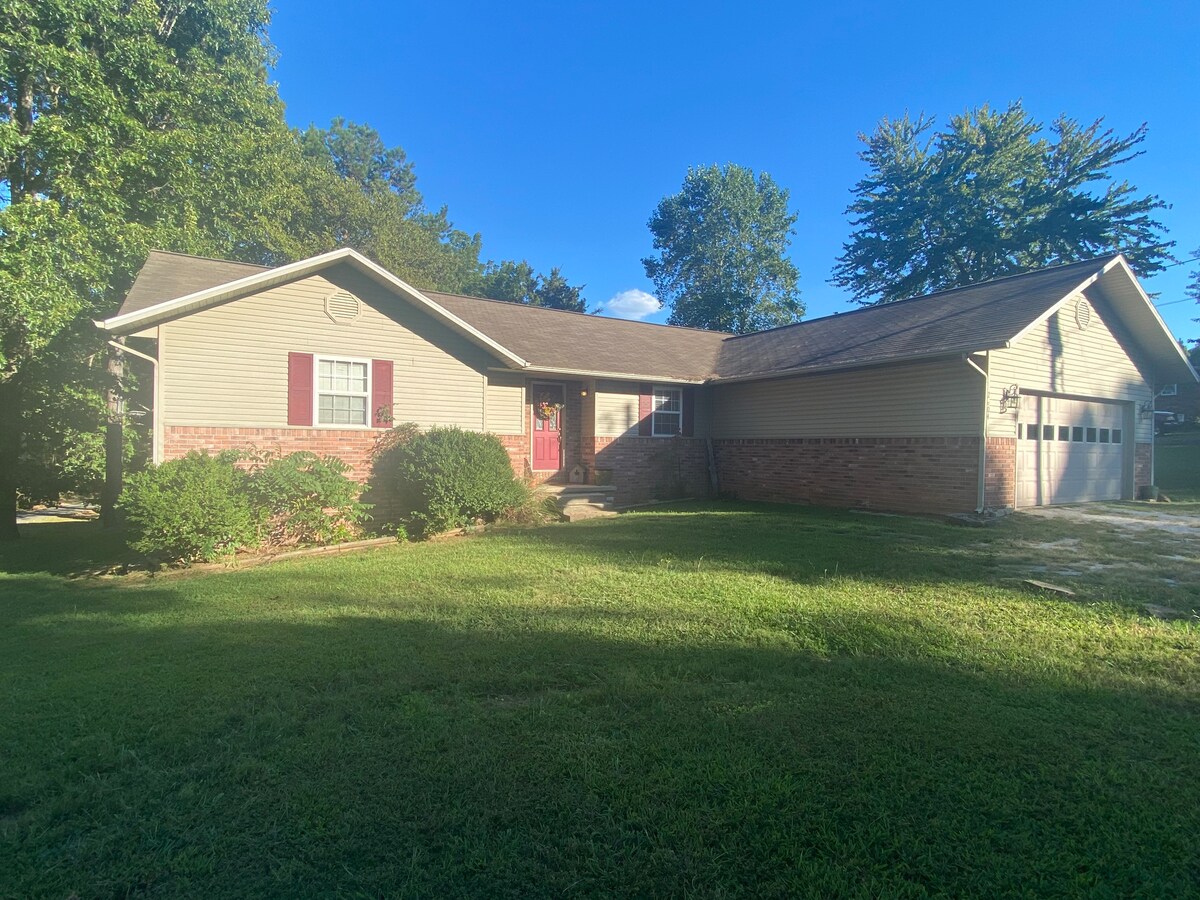 Large 4 BR Home near Buffalo River & Scenic Hwy 7