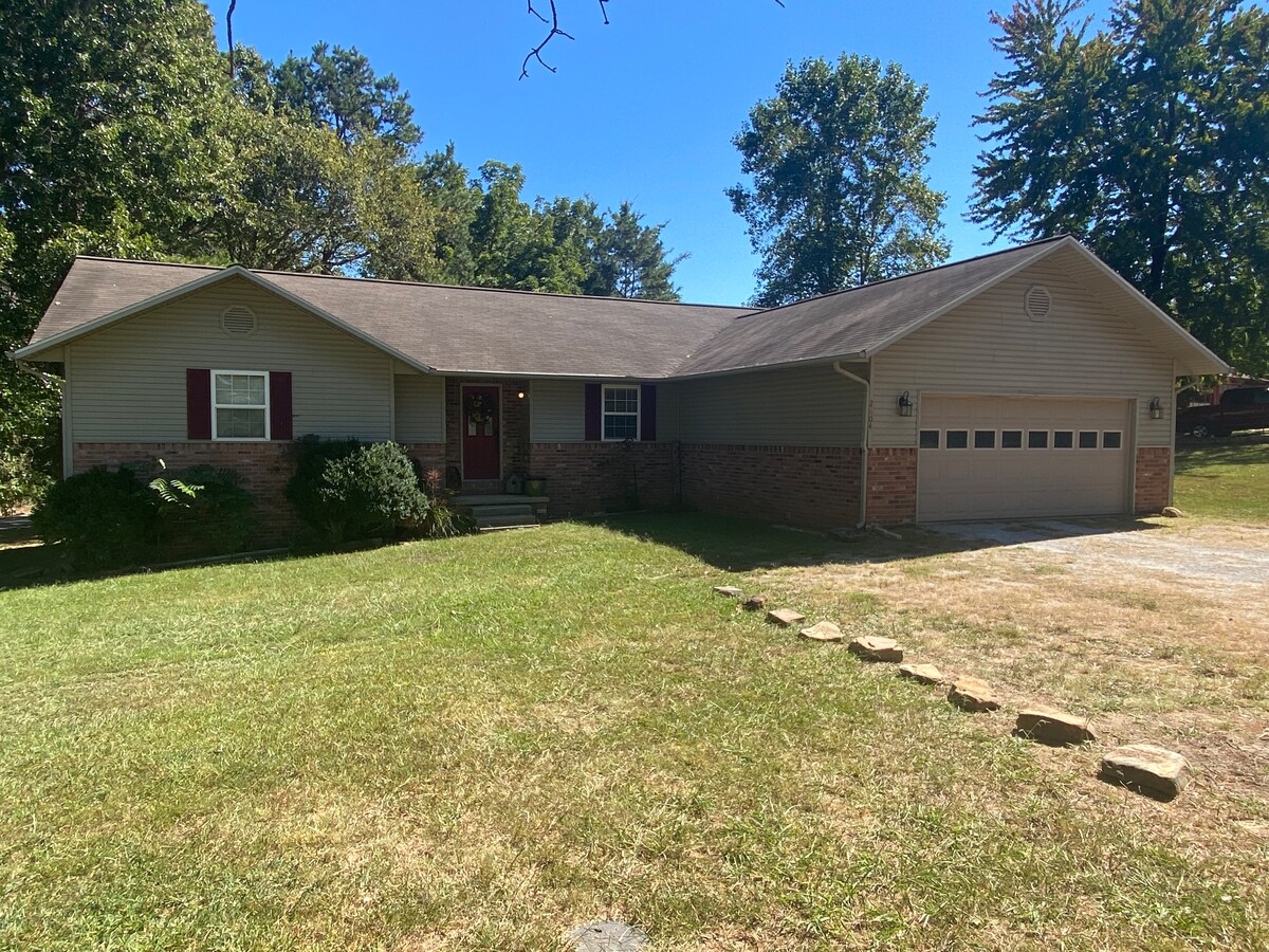 Large 4 BR Home near Buffalo River & Scenic Hwy 7