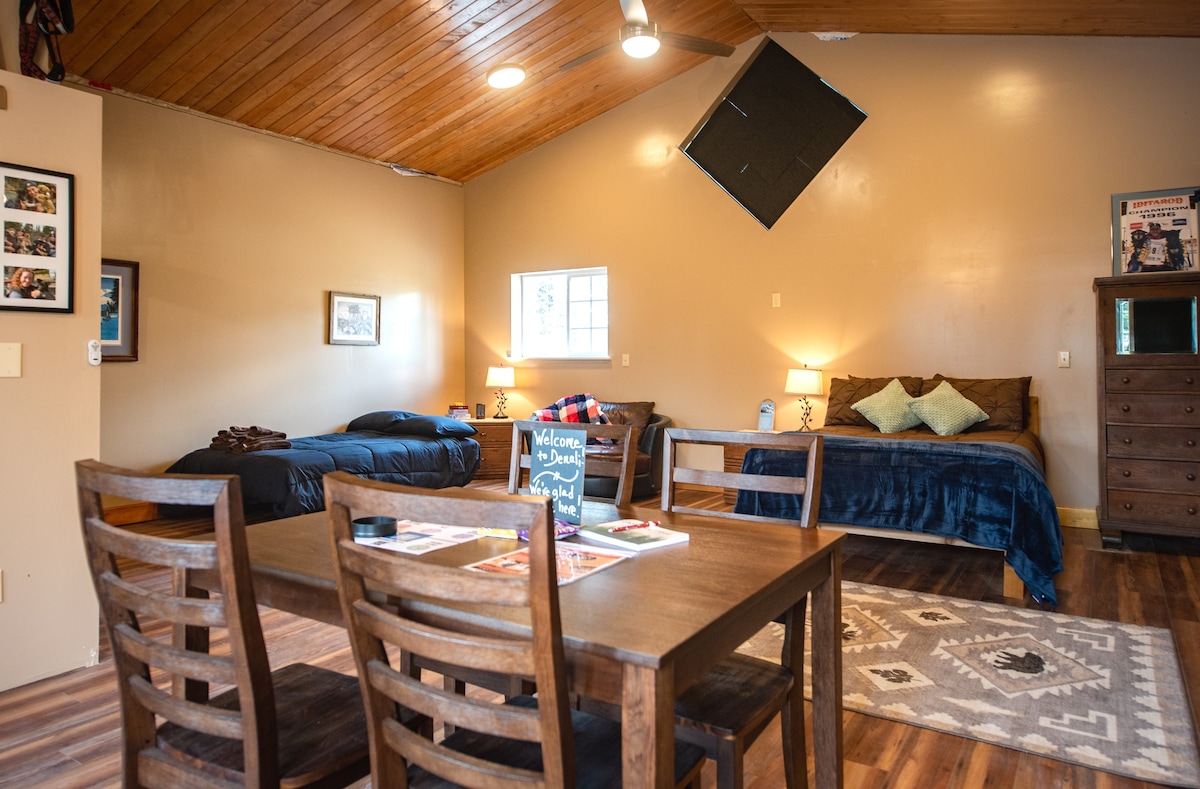 Denali Homestead 's Cozy Cabin 2