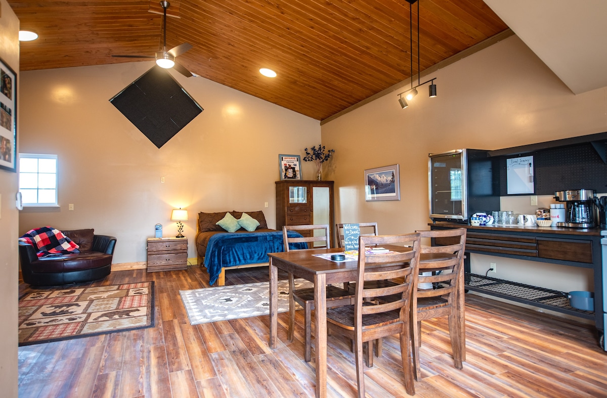 Denali Homestead 's Cozy Cabin 2