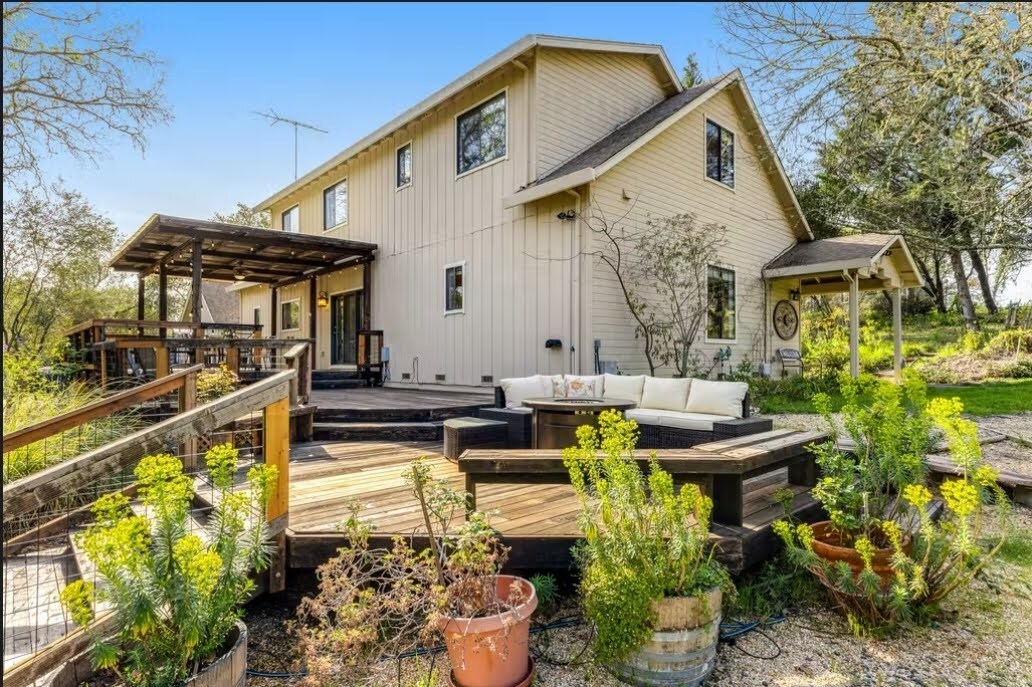 Stunning Healdsburg home mins to wineries & Plaza