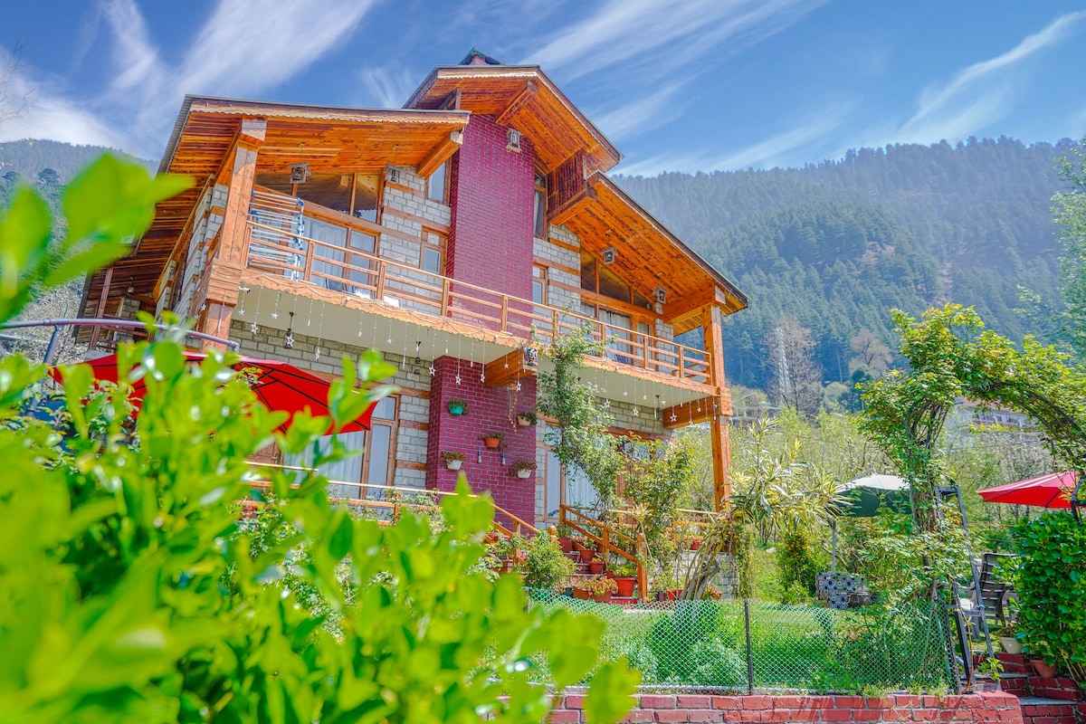 S Woodford 5BHK Pvt Villa Fireplace MallRd. Manali