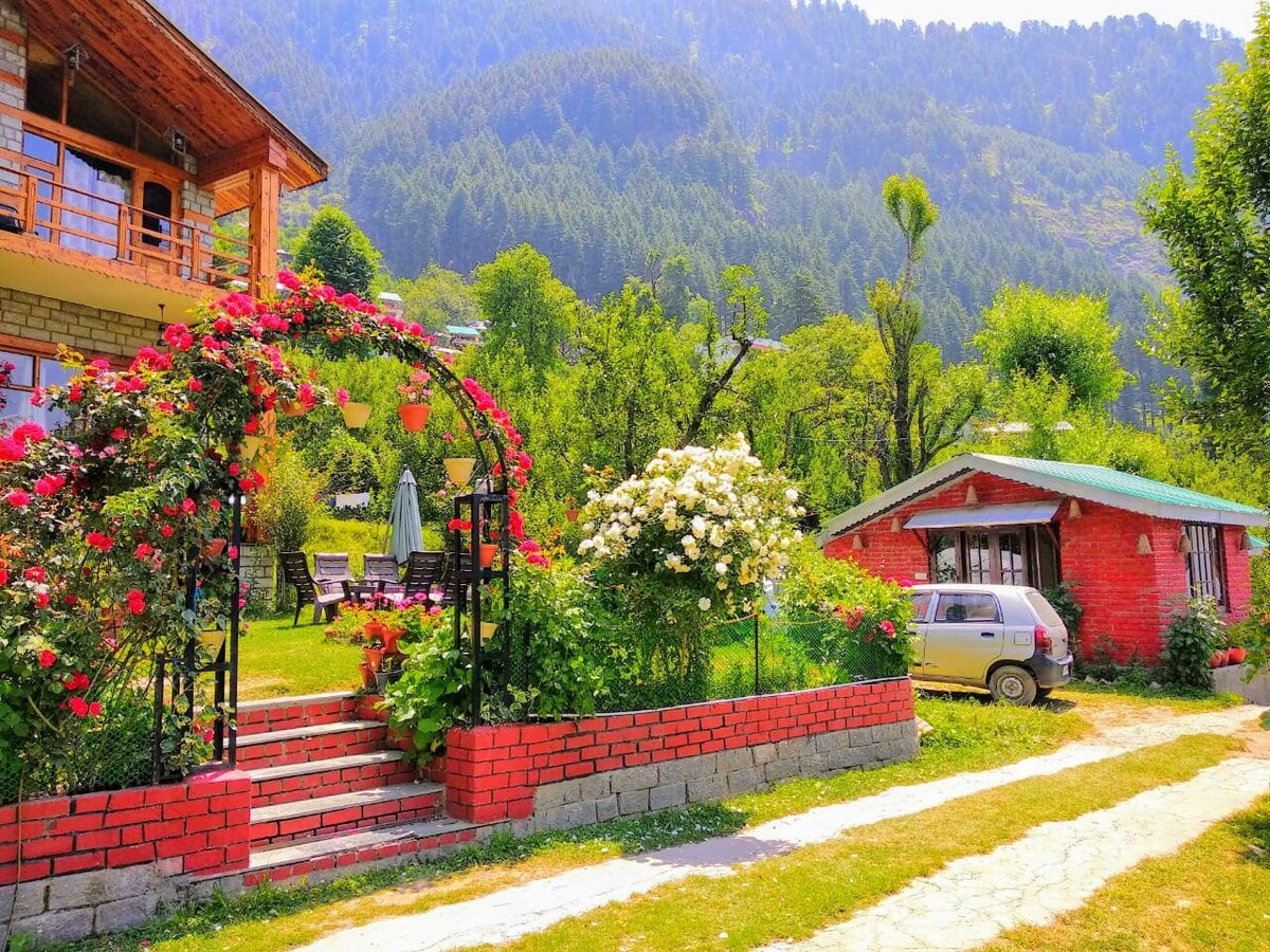 S Woodford 5BHK Pvt Villa Fireplace MallRd. Manali